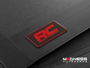 GMC Canyon Bed Cover - Tri-Fold - Flip Up - Hard Cover - 6' Bed GMC Canyon Bed Cover - Tri-Fold - Flip Up - Hard Cover - 6' Bed